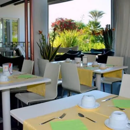 Charming With Delightful Views Apartamento